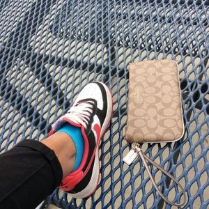 Meet your Posher, Nia